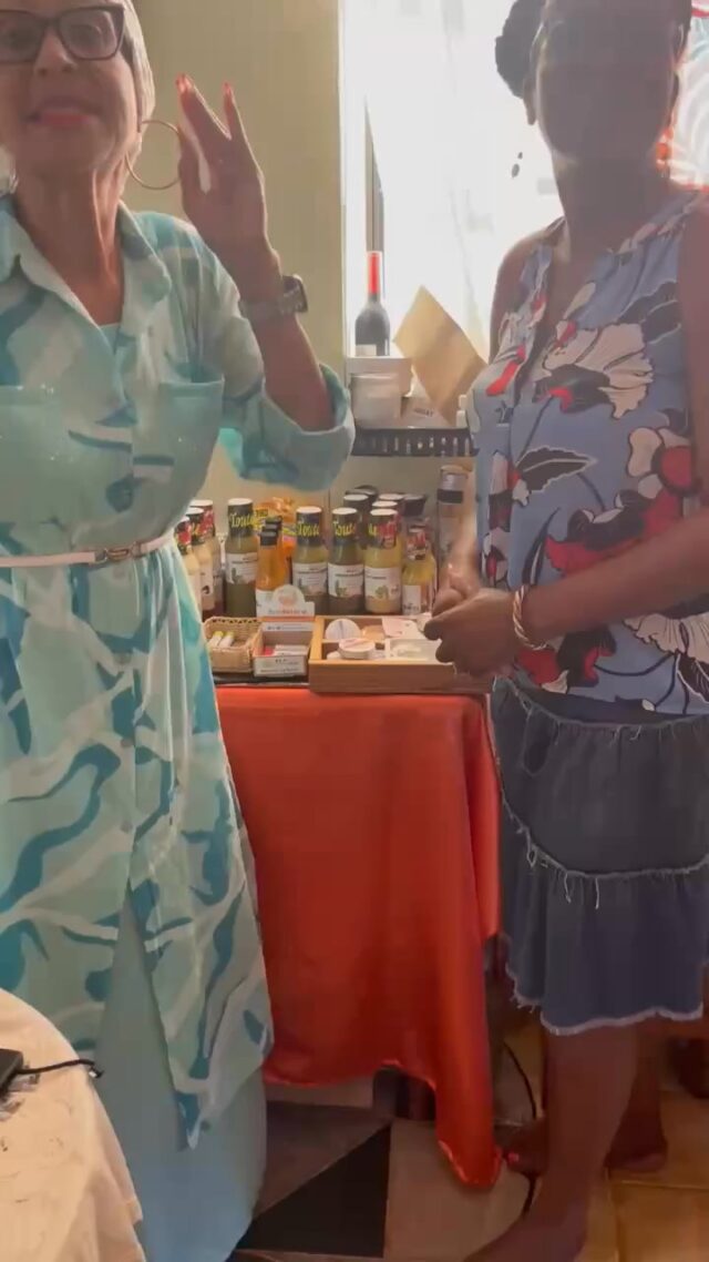 🇩🇲✨ Toute Bagay Local ✨🇩🇲

This young Dominican entrepreneur is doing amazing work with her locally made products:

🔥 Hot peppers
🌶️ Season pepper sauce
🧼 Handmade soaps
🧴 Natural deodorant
🍯 Dominican honey, including award-winning honey that took first prize in London for best honey in the world
… and much more items

📍 Portsmouth, Dominica | 📞 767-317-0884 | ✉️ TouteBagay101@gmail.com

Support local. Support Dominica.